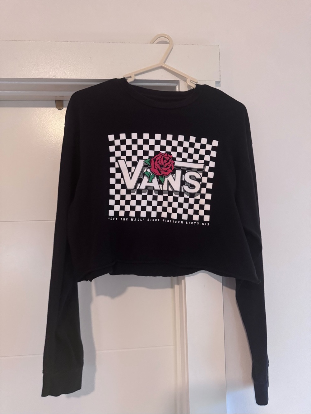 Vans Black Cropped Long-Sleeve Top with Checkerboard and Rose Graphic